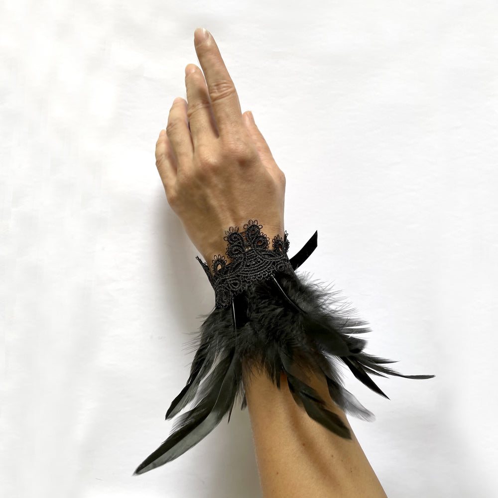 New Creation - Sexy feather cuff bracelet in Gothic/Boho style