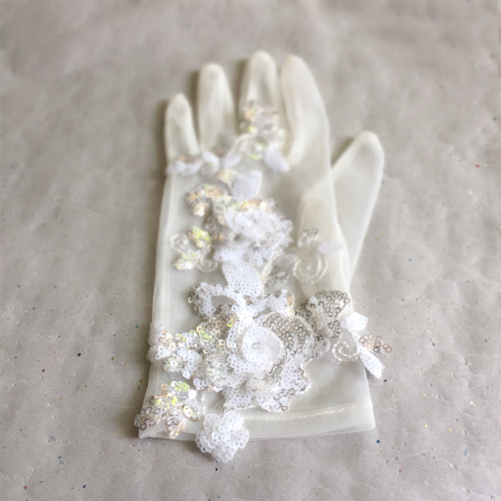 Vintage Style Ivory Lace Wedding Gloves, Wrist Gloves, Short Lace Bridal Gloves with With White and Silver Sequin