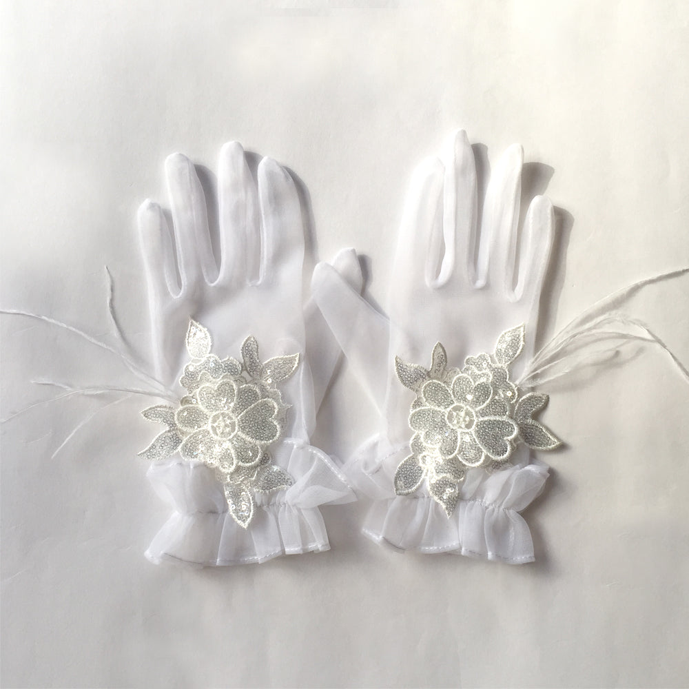White Lace Bridal Gloves, Vintage Lace Wedding Gloves with Ostrich Feathers, Lace Gloves Flower