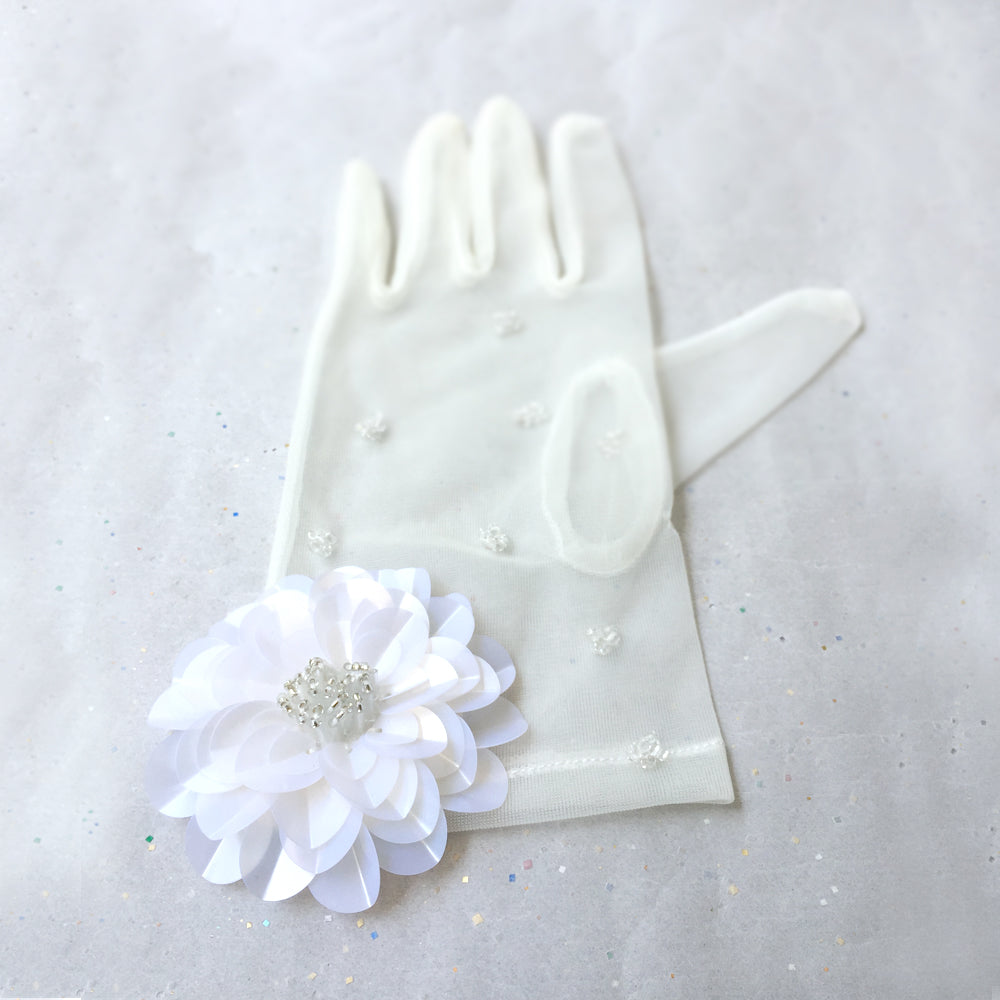 Ivory Bridal Gloves, Ivory Wedding Gloves, Vintage Style Lace Wedding Gloves, Lace Gloves White Flower