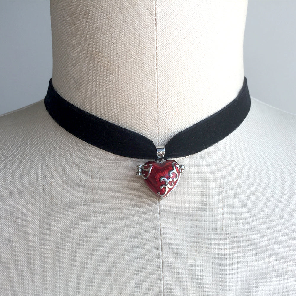 Red Heart Lock Choker Necklace, Evie Descendants Costume, Descendant Heart, Disney Necklace