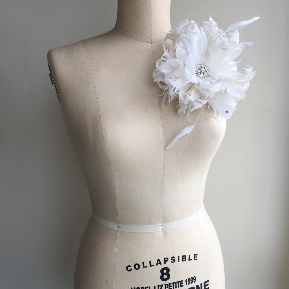 Ivory Feather and Rhinestone Bridal Fascinator Clip, Tea Party Hair Fascinator, Special Occasion Headpiece