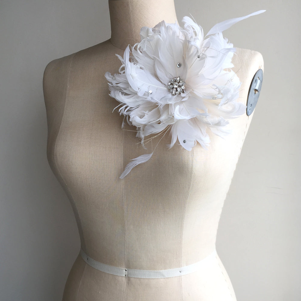 Ivory Feather and Rhinestone Bridal Fascinator Clip, Tea Party Hair Fascinator, Special Occasion Headpiece