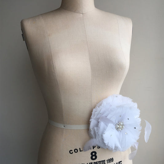 White Feather Hair Clip, Cocktail Hat Fascinator Headpiece, Feather Flower Brooch, Floral Belt