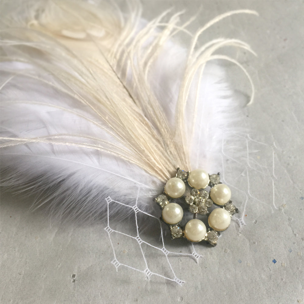 Feather Hair Clip, White Wedding Fascinator, Exquisite Bridal Hair Accessory