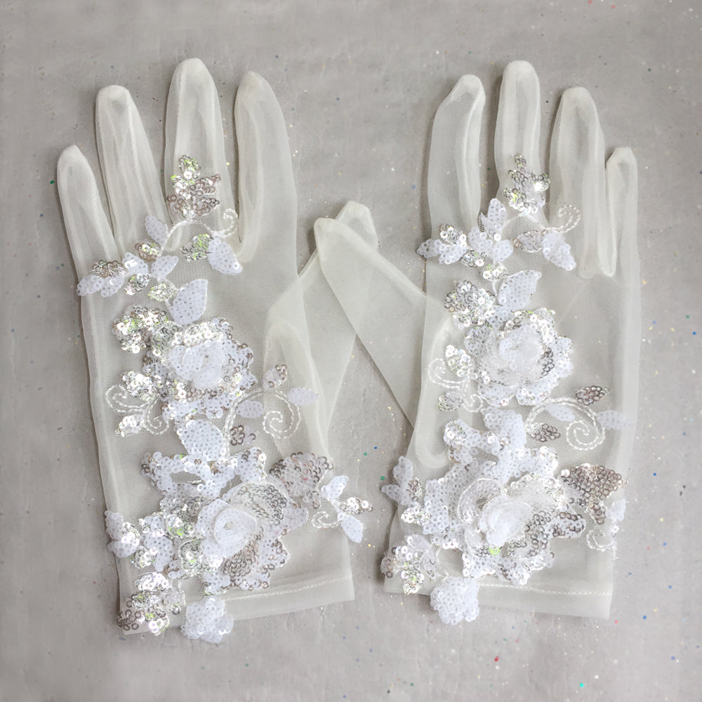 Vintage Style Ivory Lace Wedding Gloves, Wrist Gloves, Short