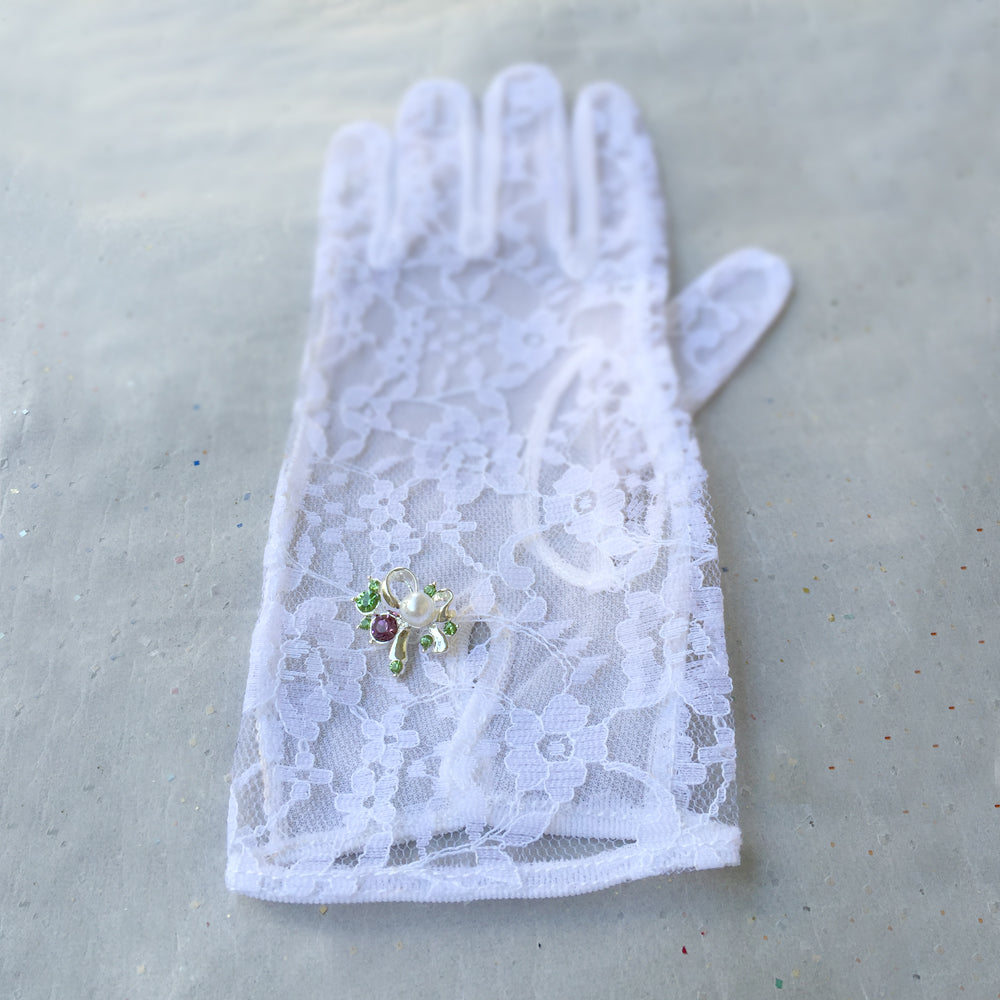 White Lace Bridemaids Gloves, White Wedding Gloves, White Lace Gloves with Jewelry