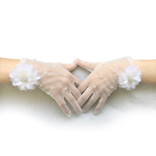 Ivory Bridal Gloves, Ivory Wedding Gloves, Vintage Style Lace Wedding Gloves, Lace Gloves White Flower