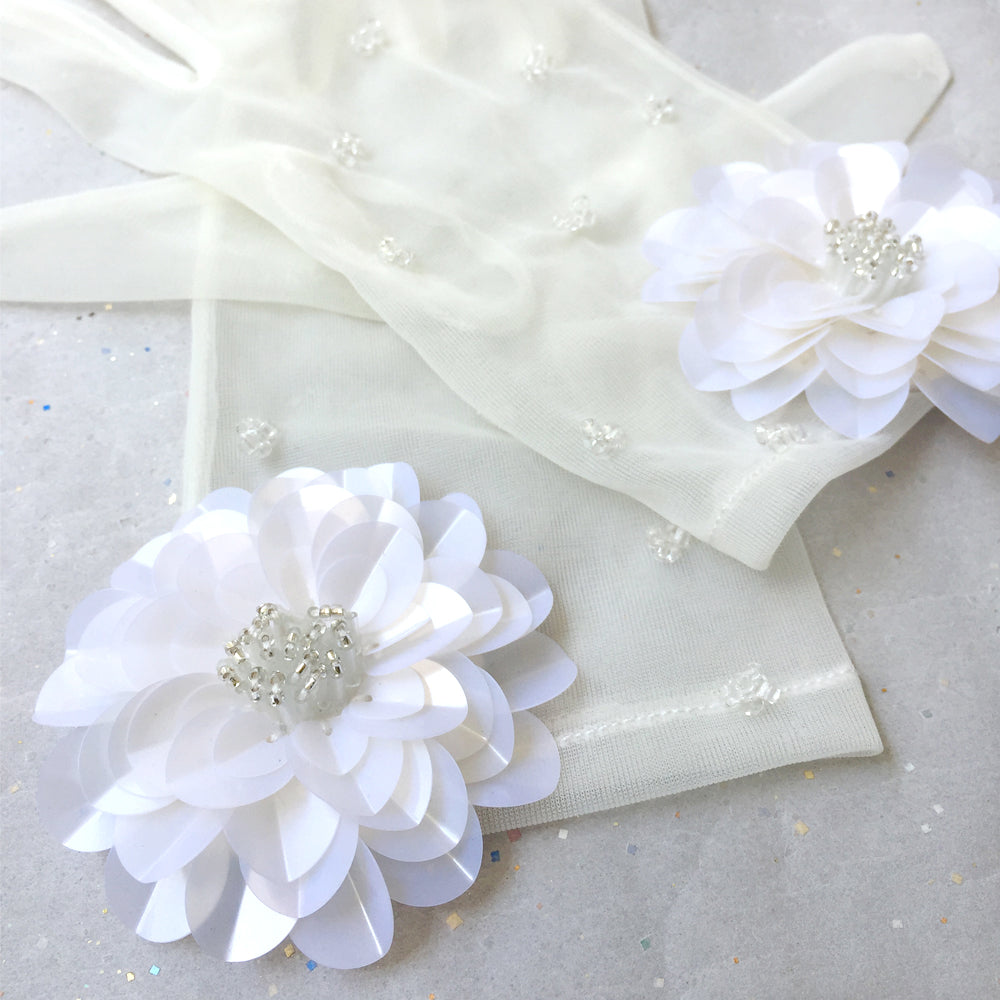 Ivory Bridal Gloves, Vintage Style Lace Wedding Gloves, Lace Gloves White Flower