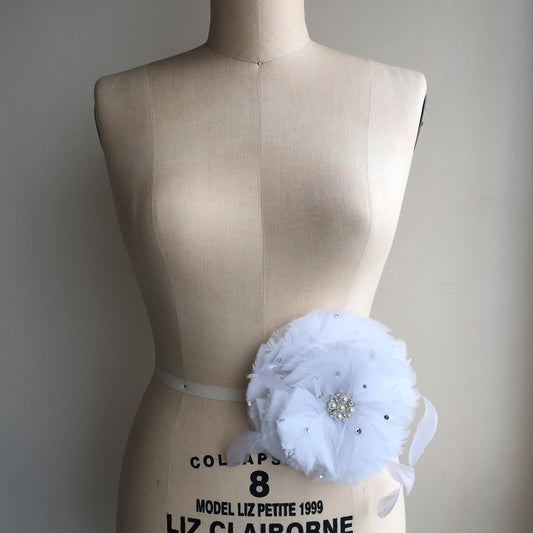 White Feather Hair Clip, Cocktail Hat Fascinator Headpiece, Feather Flower Brooch, Floral Belt