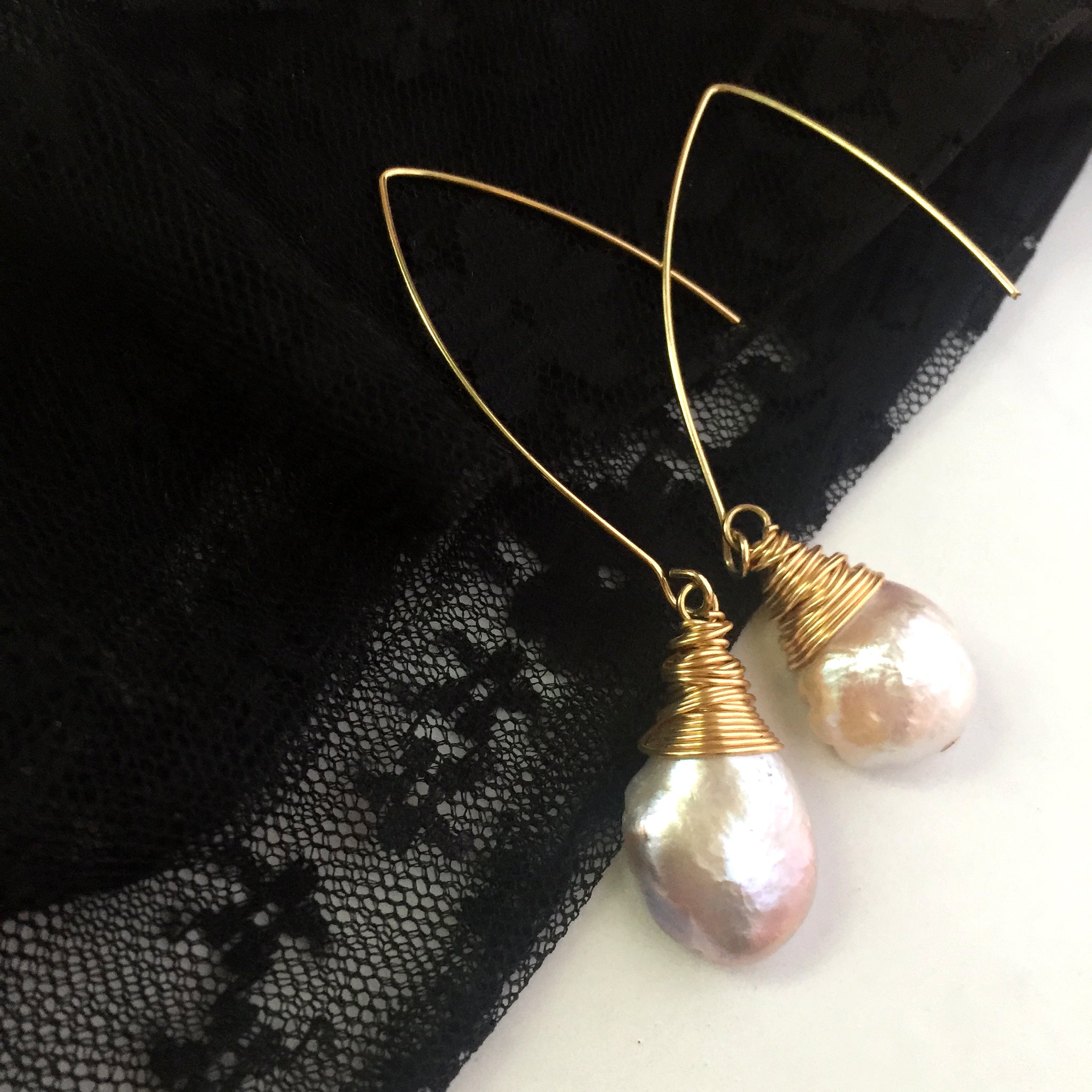 Pendientes colgantes de perlas barrocas nupciales, regalo del día de la madre, pendientes de perlas gitanas boho hippie